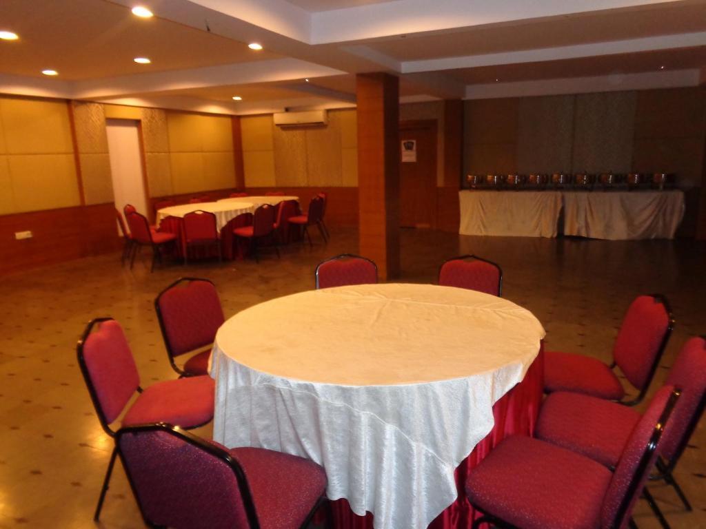Oyster Airport Hotel Χιντεραμπάντ Εξωτερικό φωτογραφία